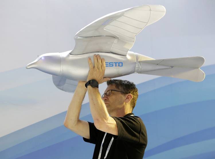 इंसानों की नौकरी खतरे में, रोबोट मजदूर हर साल छीन रहे हैं इतने रोजगार