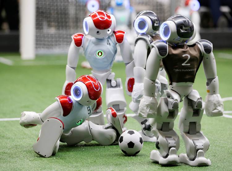 इंसानों की नौकरी खतरे में, रोबोट मजदूर हर साल छीन रहे हैं इतने रोजगार