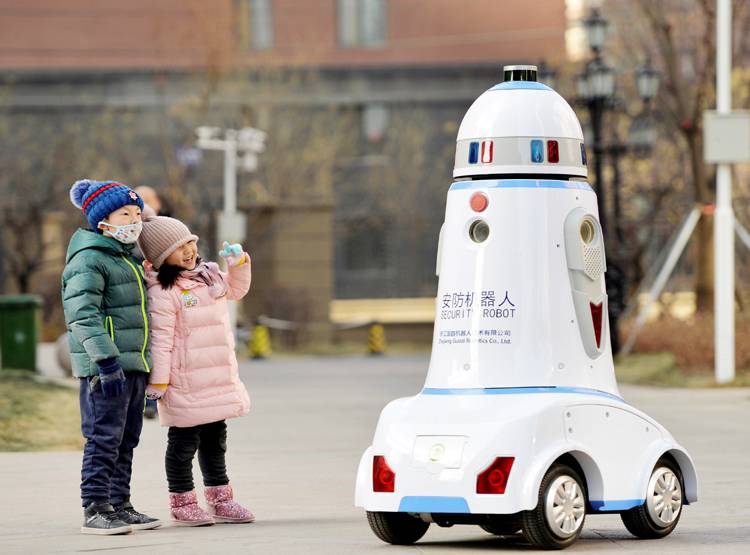 इंसानों की नौकरी खतरे में, रोबोट मजदूर हर साल छीन रहे हैं इतने रोजगार