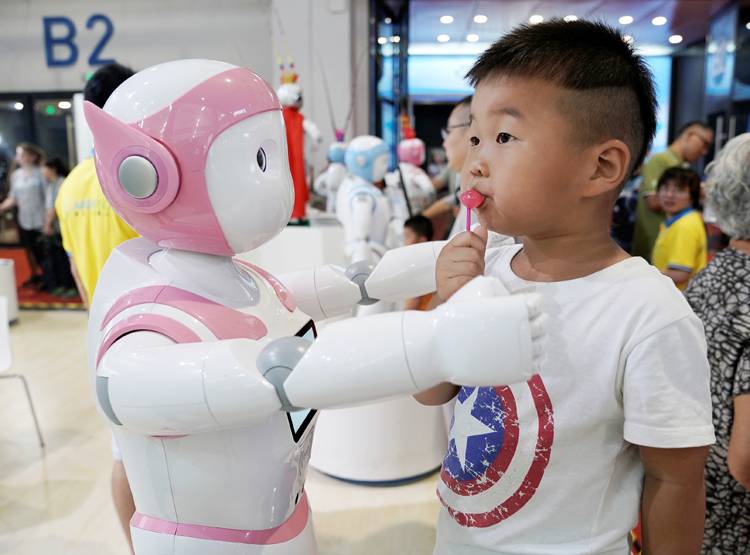 इंसानों की नौकरी खतरे में, रोबोट मजदूर हर साल छीन रहे हैं इतने रोजगार