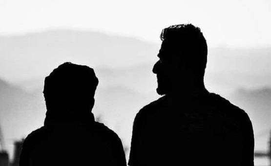 थिएटर में गर्लफ्रेंड से रोमांस कर रहा था पति, पत्नी ने रंगे हाथ पकड़ा, फिर...