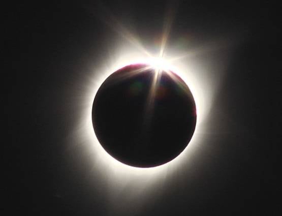 Surya Grahan पर NASA की वॉर्निंग- खूबसूरत पर खतरनाक