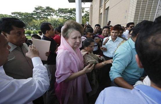 बांग्लादेश: पूर्व PM के वकील का जूनियर से एक्स्ट्रा मैरिटल संबंध, गिरफ्तार