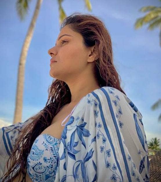 समंदर किनारे बिकिनी में 'टीवी की बहू' का बोल्ड अंदाज, फिलिपिन में कर रहीं एन्जॉय