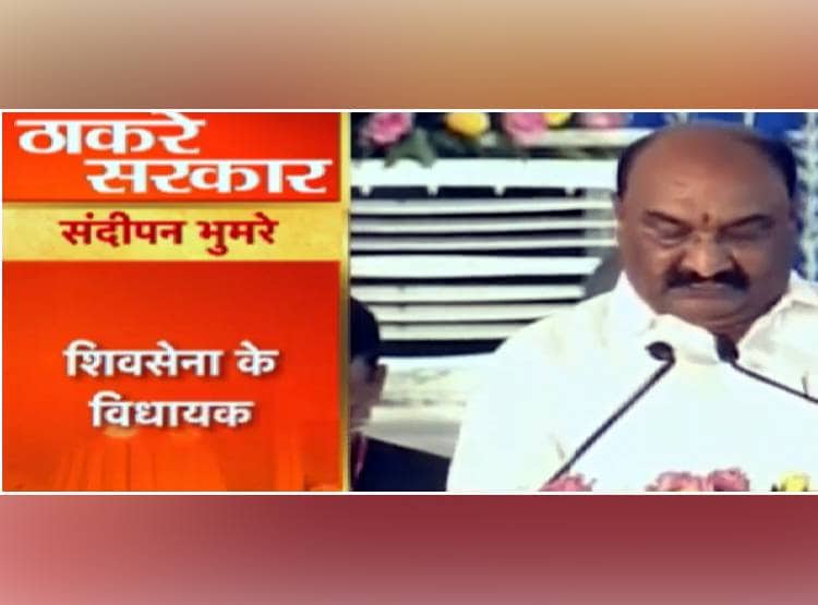 प‍िता चीफ मिनिस्टर, बेटा पावरफुल मिनिस्टर, देखें ठाकरे कैबिनेट की फोटो