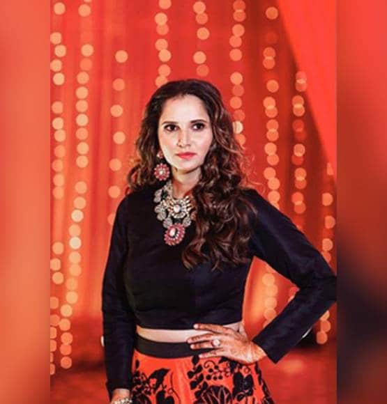 तलाक के 1 साल बाद दूसरी शादी कर रहीं सानिया की बहन, देखें मेहंदी की तस्वीरें