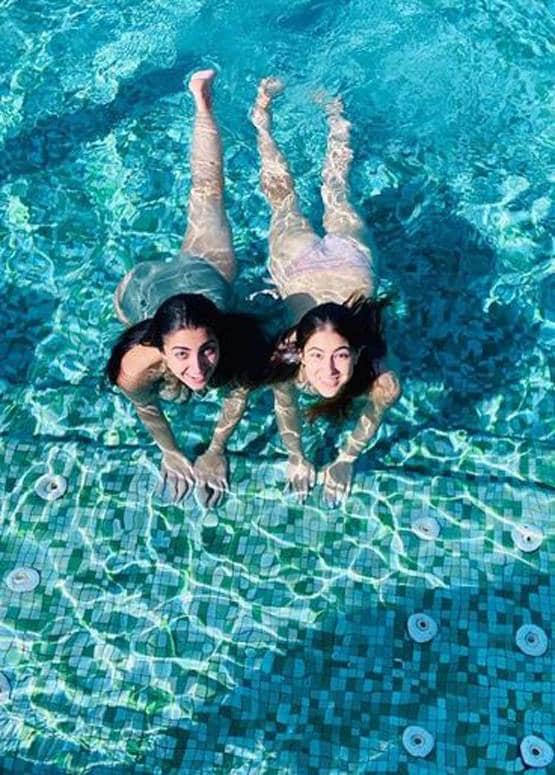 दोस्त संग वेकेशन पर गईं सारा अली खान, शेयर किए बिकिनी Photos