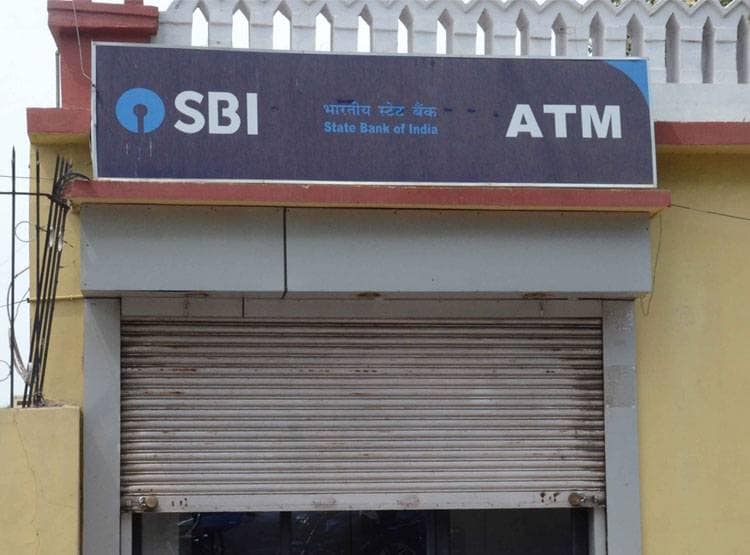 SBI ने किया अलर्ट! 31 दिसंबर के बाद बंद होगा ये ATM कार्ड