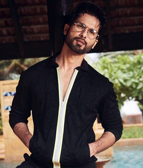 1 इंस्टा पोस्ट के करोड़ों चार्ज करती हैं प्र‍ियंका, जानें कितना लेते हैं अमिताभ-SRK