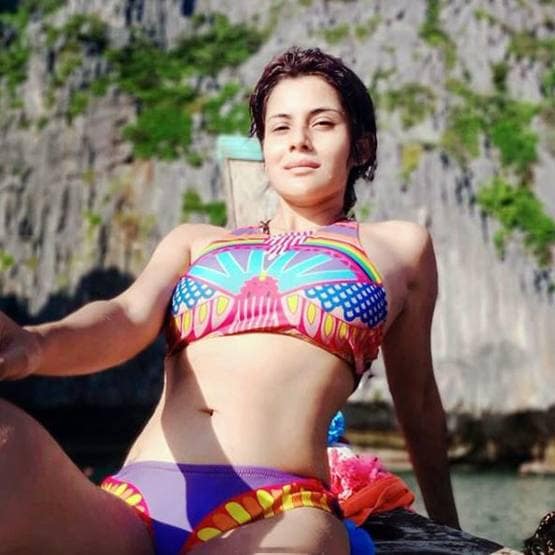 बोल्ड अवतार में TV की संस्कारी बहू, थाइलैंड में दिखा बि‍किनी लुक