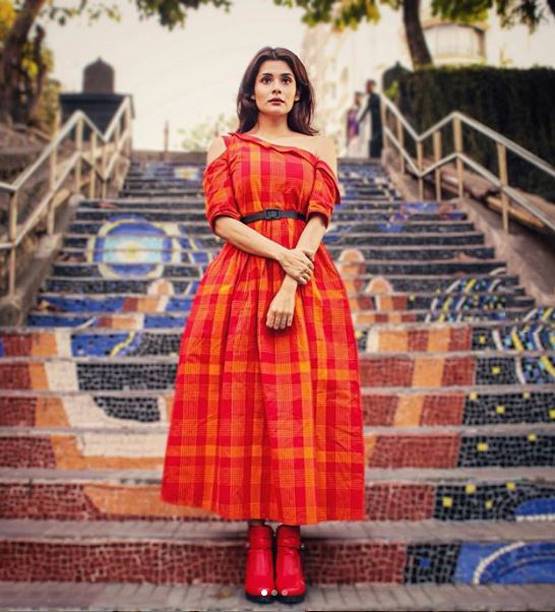 बोल्ड अवतार में TV की संस्कारी बहू, थाइलैंड में दिखा बि‍किनी लुक