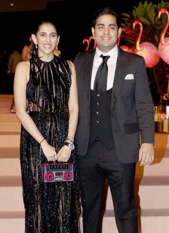 ईशा अंबानी के चैरिटी इवेंट में ग्लैमरस लुक में पहुंचे ये सितारे, Photos