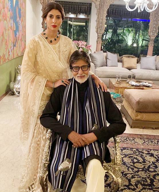 श्वेता बच्चन ने कॉपी किया 'जुम्मा चुम्मा दे दे' का लुक