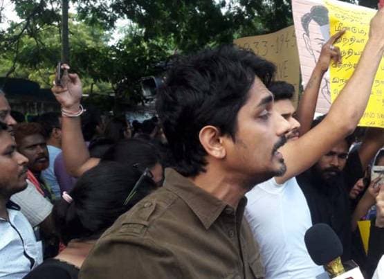 CAA और NRC के विरोध में सड़क पर 'सितारे', वापस लेने की मांग