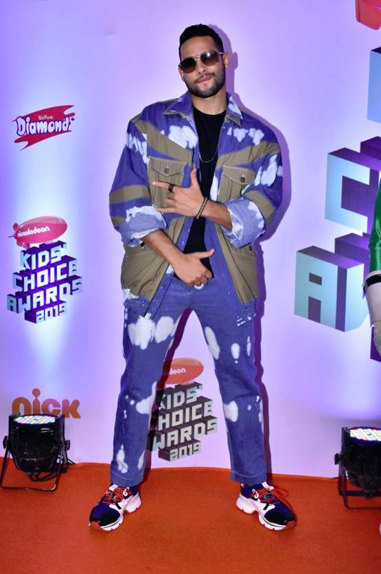 किड्स च्वॉइस अवॉर्ड्स में स्टार्स की मस्ती, फ्लॉन्ट किया फंकी लुक