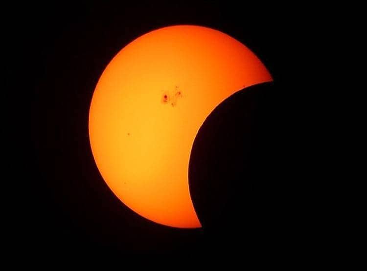 अंतरिक्ष से ऐसा दिखा सूर्य ग्रहण, एस्ट्रोनॉट ने ऊपर से दिखाई तस्वीरें