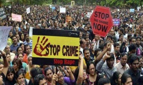 निर्देशक बोले- कंडोम लेकर चलें महिलाएं, रेपिस्ट से कॉपरेट करें