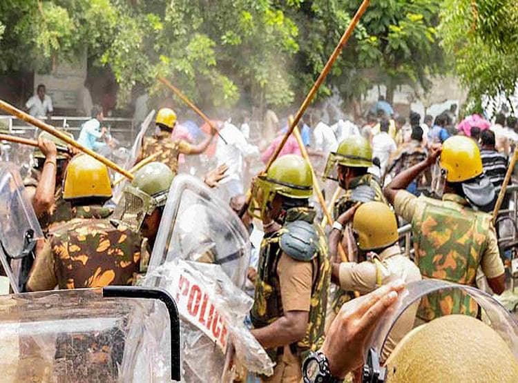 पुलिस फायरिंग में मौतें: NDA से तीन गुना खराब था UPA का दौर