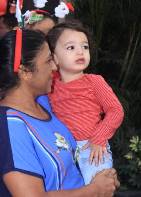 बच्चों संग सनी लियोन प्री क्र‍िसमस सेलिब्रेशन, पार्टी में दिखा ऐसा लुक