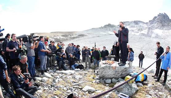 देखिए...साल 2019 की देश और दुनिया की सबसे ताकतवर तस्वीरें