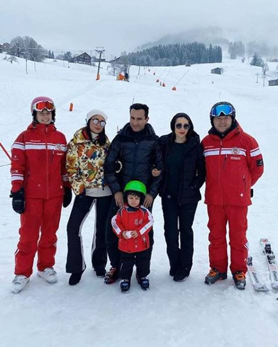 स्व‍िजरलैंड में तैमूर की मस्ती, करिश्मा ने शेयर की खूबसूरत Photos