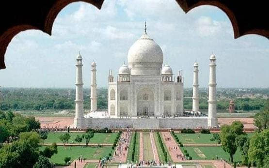 मौसम ने किया जादू और गायब हो गया ताजमहल!