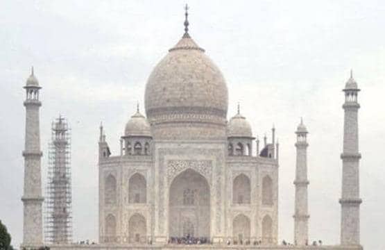 मौसम ने किया जादू और गायब हो गया ताजमहल!