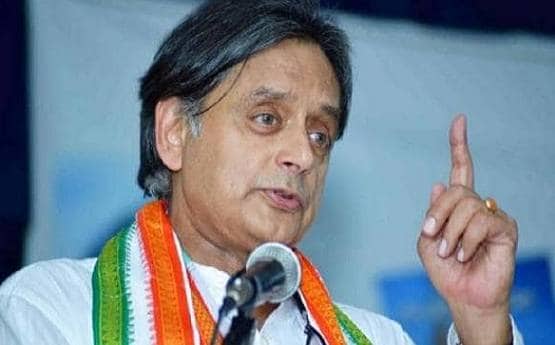 थरूर ने शेयर किया भारत का विवादित नक्शा, ट्विटर पर भड़के यूजर