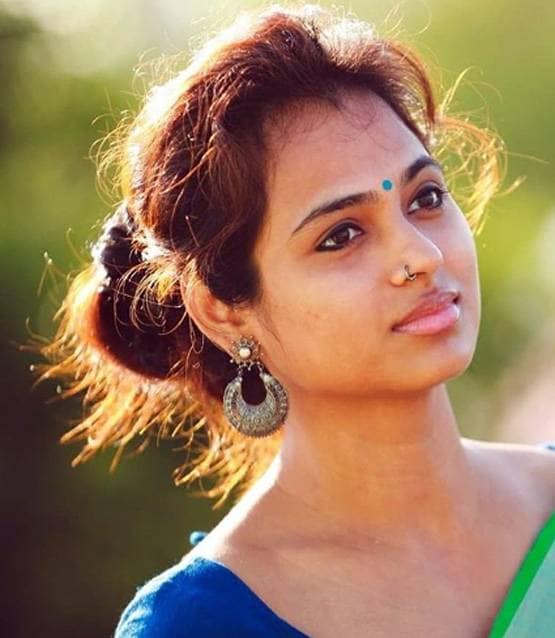 'न्यूड' तस्वीरें वायरल होने के बाद एक्ट्रेस ने फैंस से की ये रिक्वेस्ट