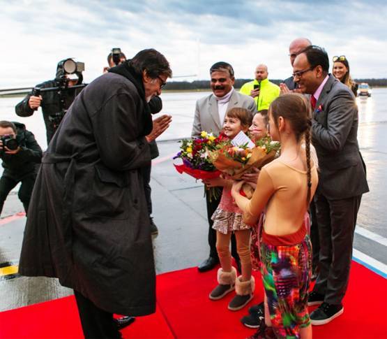 पोलैंड में पिता को मिला सम्मान देख भावुक हुए अमिताभ, शेयर की तस्वीरें