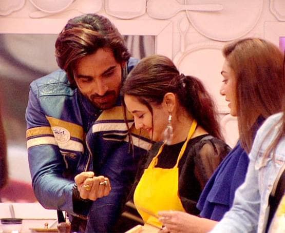 BB: माफ करने के बाद रश्मि ने अरहान को किया प्रपोज, कहा- I love You