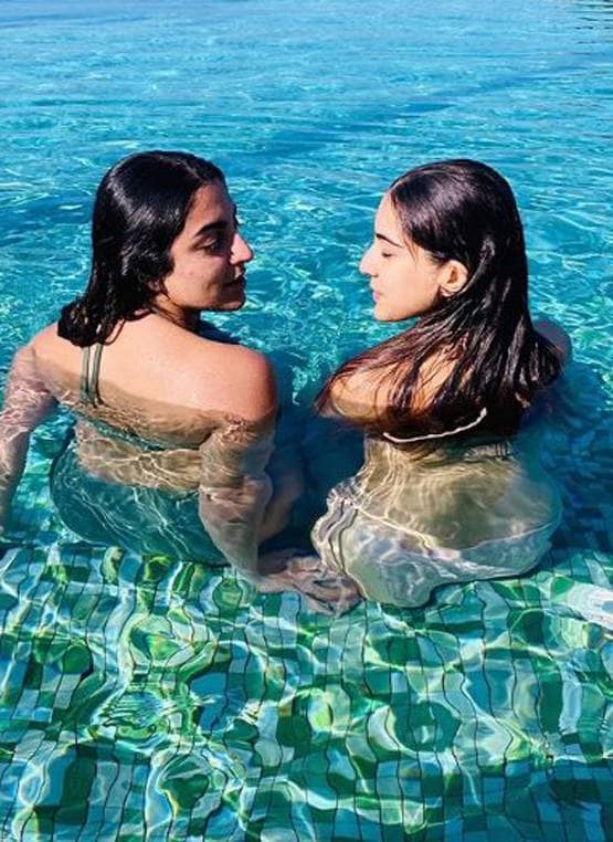 दोस्त संग वेकेशन पर गईं सारा अली खान, शेयर किए बिकिनी Photos