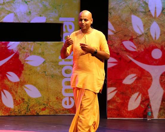 गौर गोपालदास: लाखों की नौकरी छोड़ इंजीनियर से इसलिए संत बना ये युवा