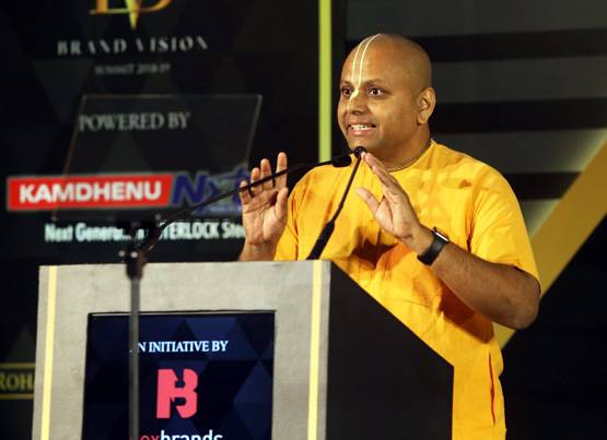 गौर गोपालदास: लाखों की नौकरी छोड़ इंजीनियर से इसलिए संत बना ये युवा