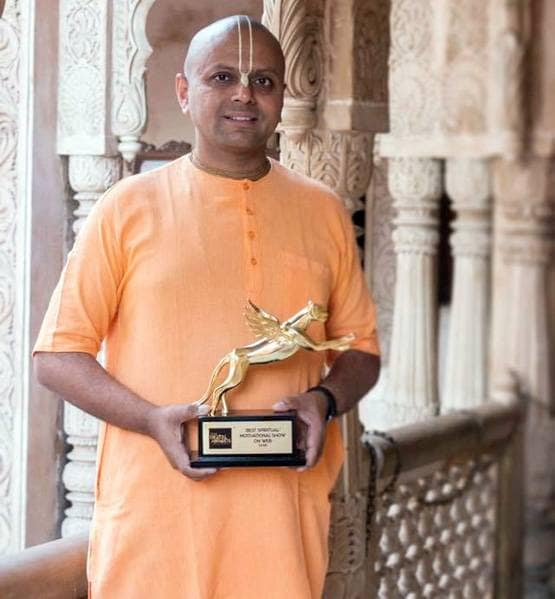 गौर गोपालदास: लाखों की नौकरी छोड़ इंजीनियर से इसलिए संत बना ये युवा