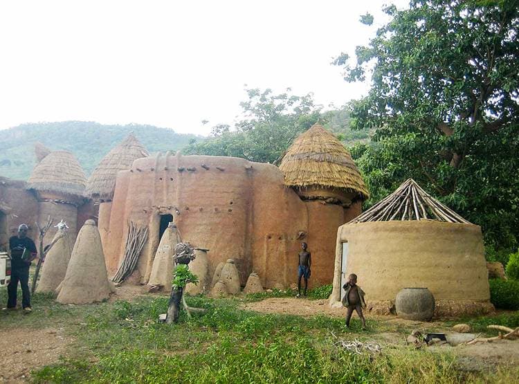 इन 8 देशों में बदल गई करेंसी, यहां जा रहे हों तो ध्यान रखें...