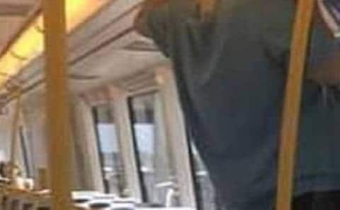 ट्रेन में कपल की अश्लील हरकत, पुलिस बोली- फोटो क्लियर नहीं