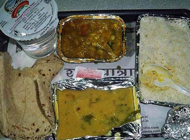 ट्रेन सफर के दौरान चाय-नाश्‍ता और खाना महंगा, ये है नई रेट लिस्‍ट