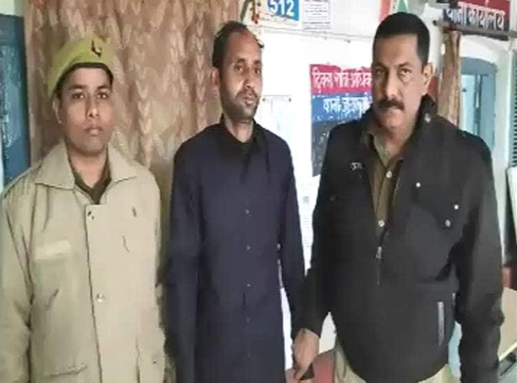 ट्रेन में बंदूक के दम पर मह‍िला के साथ सि‍क्योर‍िटी गार्ड ने की छेड़खानी