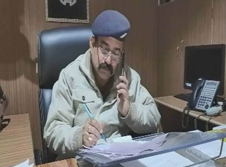 ट्रेन में बंदूक के दम पर मह‍िला के साथ सि‍क्योर‍िटी गार्ड ने की छेड़खानी