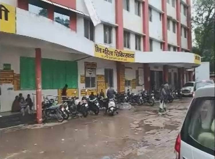 ट्रेन में बंदूक के दम पर मह‍िला के साथ सि‍क्योर‍िटी गार्ड ने की छेड़खानी