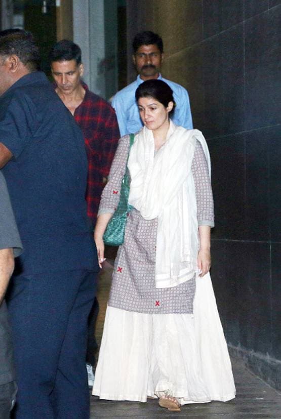 ट्व‍िंकल खन्ना की नानी का निधन, अक्षय कुमार संग पहुंचीं अस्पताल