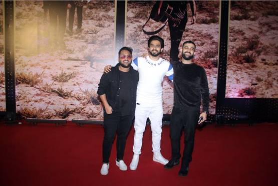 U2 बैंड के मुंबई कॉन्सर्ट में बॉलीवुड स्टार्स का टशन, जमकर की मस्ती