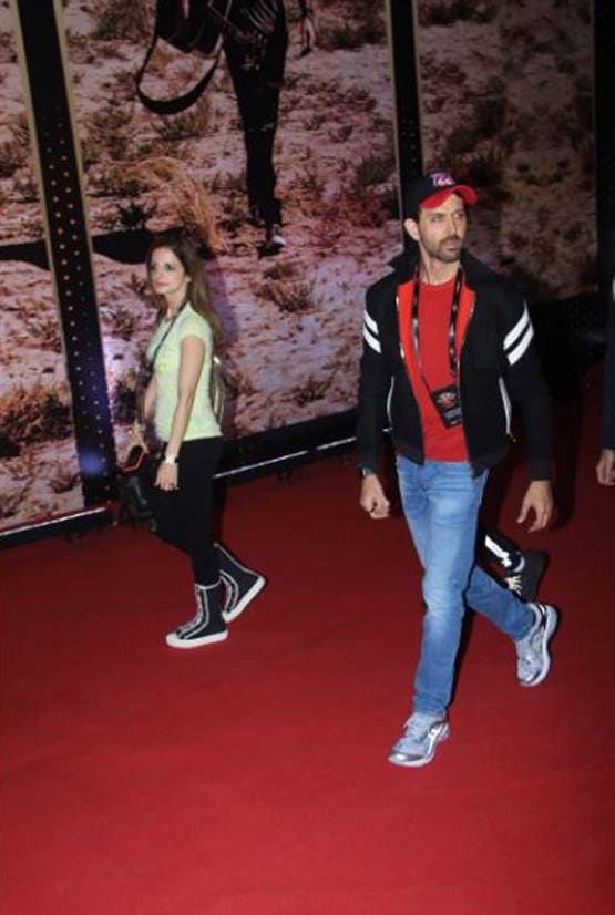 U2 बैंड के मुंबई कॉन्सर्ट में बॉलीवुड स्टार्स का टशन, जमकर की मस्ती