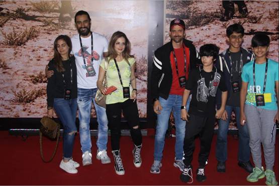 U2 बैंड के मुंबई कॉन्सर्ट में बॉलीवुड स्टार्स का टशन, जमकर की मस्ती