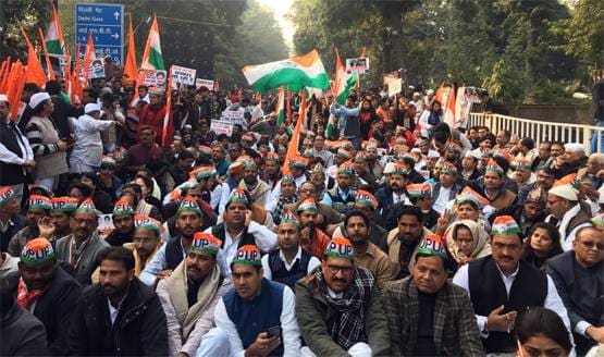 राजघाट पर कांग्रेस का सत्याग्रह, सोनिया-राहुल-प्रियंका ने याद दिलाया संविधान