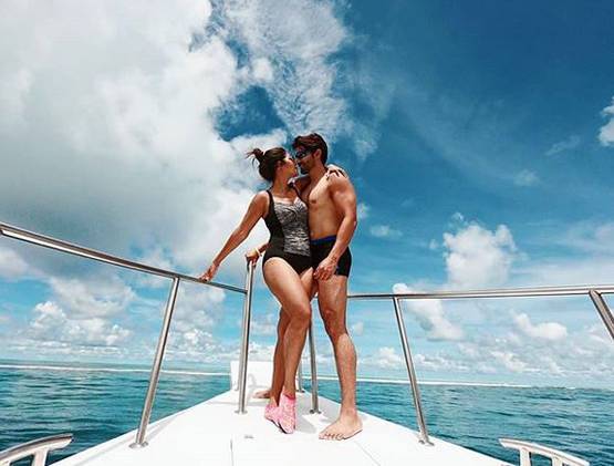 वेकेशन पर नच बलिए स्टार गुरमीत-देबीना, तस्वीरों में देखें कपल का रोमांस