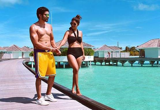 वेकेशन पर नच बलिए स्टार गुरमीत-देबीना, तस्वीरों में देखें कपल का रोमांस