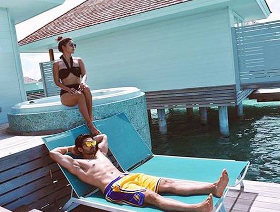 वेकेशन पर नच बलिए स्टार गुरमीत-देबीना, तस्वीरों में देखें कपल का रोमांस