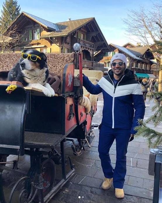 न्यू ईयर से पहले स्विजरलैंड पहुंचे वरुण, करीना-करिश्मा संग फोटो